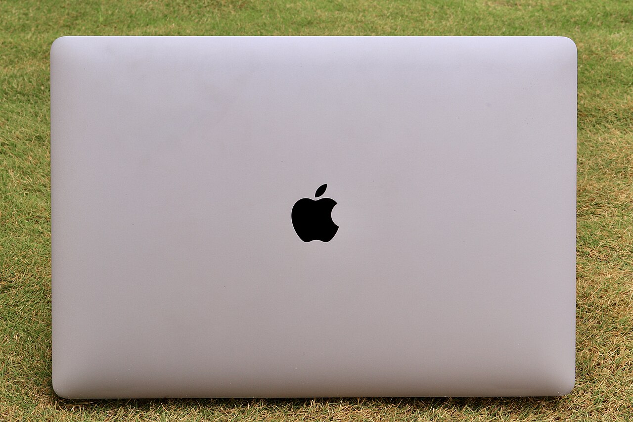 Context Wikimedia image: Apple MacBook Pro 15" (2017)